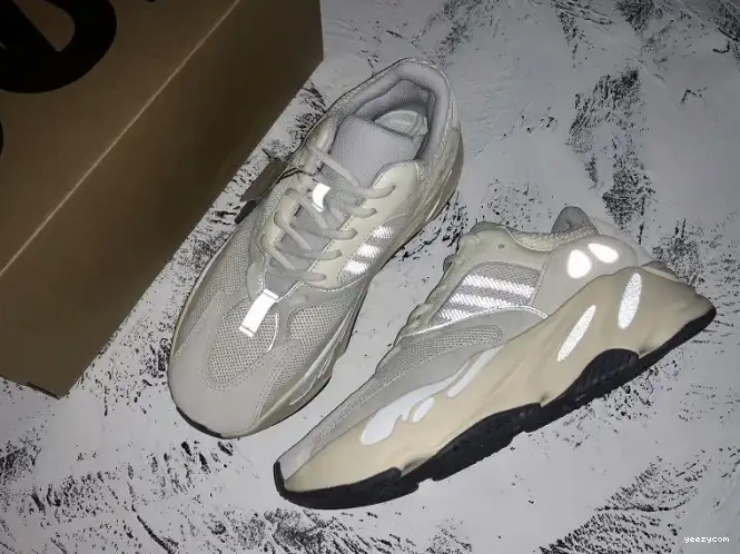 Yeezy Adidas Boost Analog EG7596 700 0605